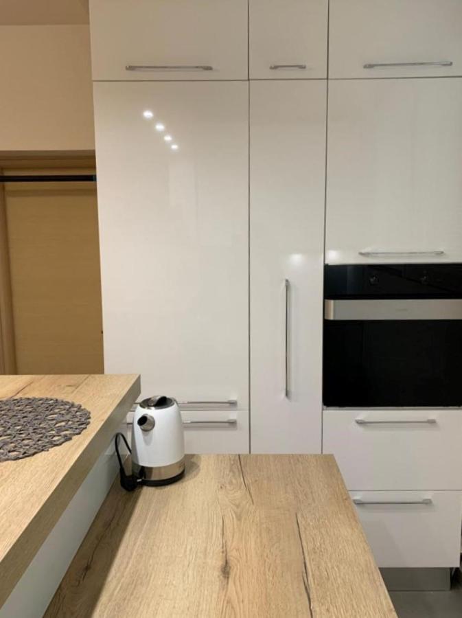 Mm Split Apartment - 5 Min By Car To The Beach & City Center - Free Public Parking Bagian luar foto