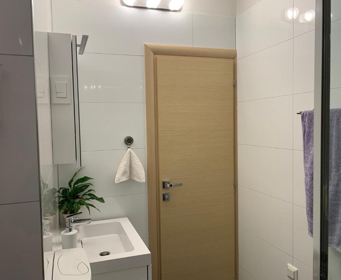Mm Split Apartment - 5 Min By Car To The Beach & City Center - Free Public Parking Bagian luar foto