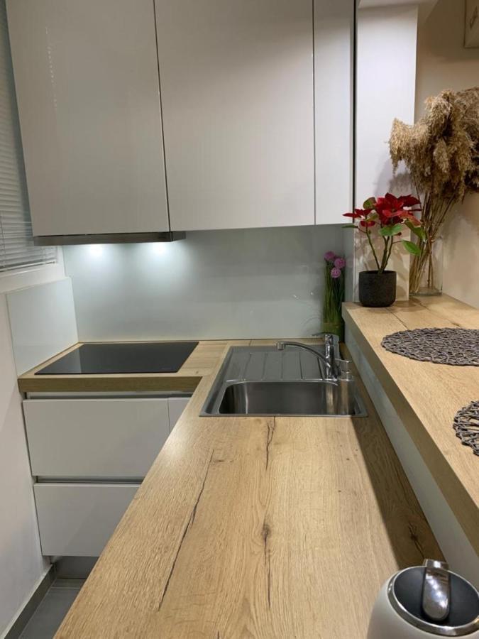 Mm Split Apartment - 5 Min By Car To The Beach & City Center - Free Public Parking Bagian luar foto
