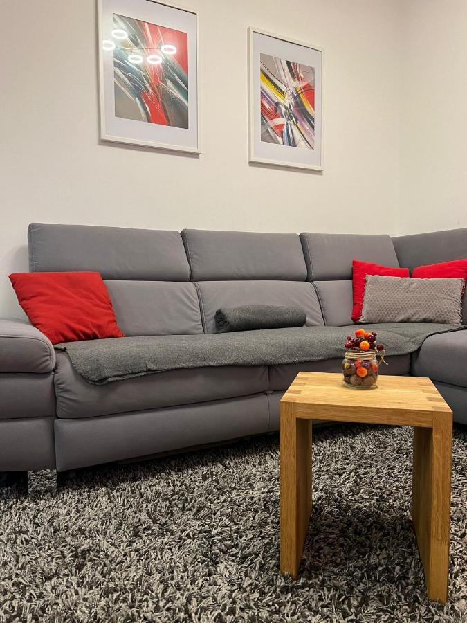 Mm Split Apartment - 5 Min By Car To The Beach & City Center - Free Public Parking Bagian luar foto
