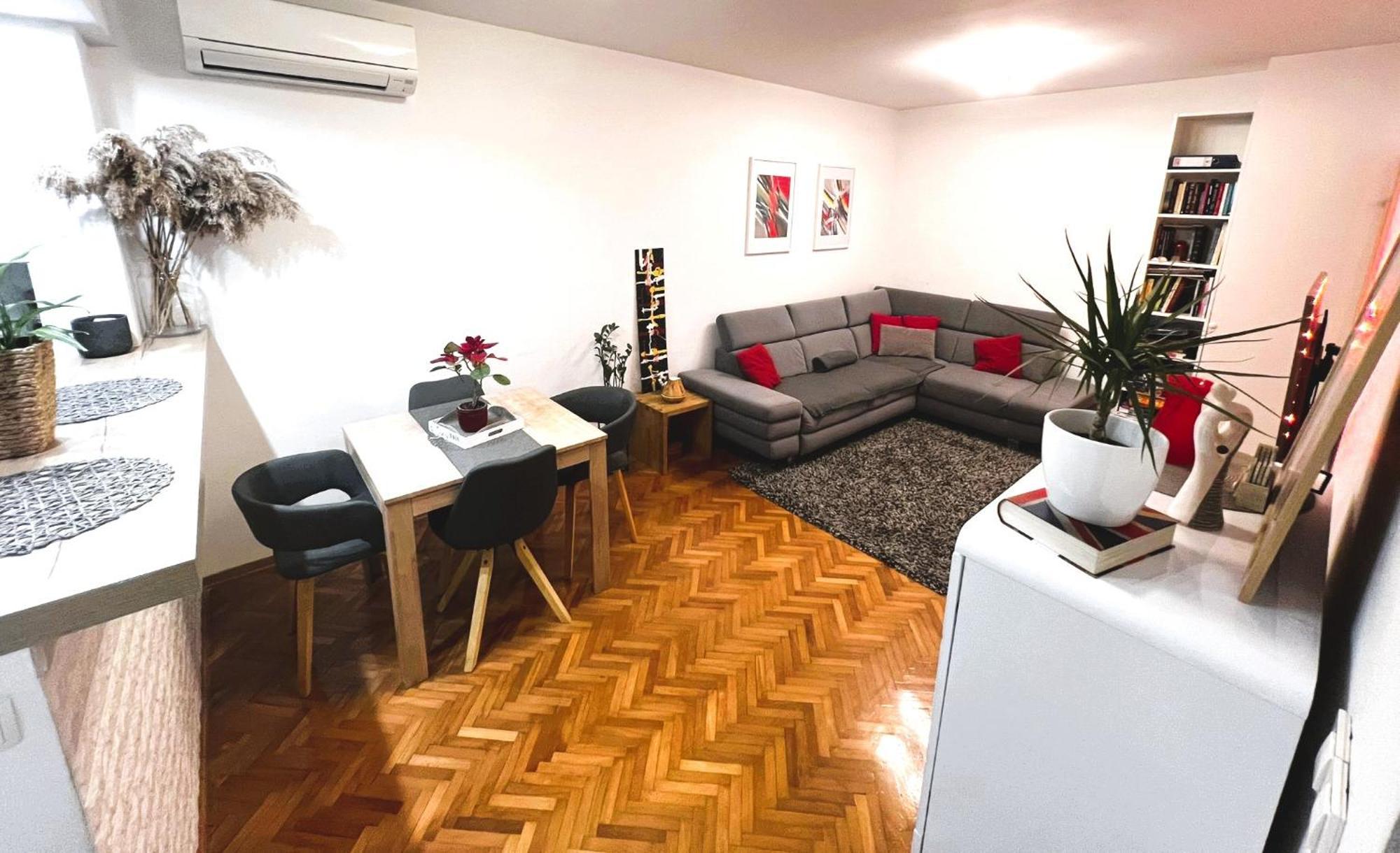 Mm Split Apartment - 5 Min By Car To The Beach & City Center - Free Public Parking Bagian luar foto