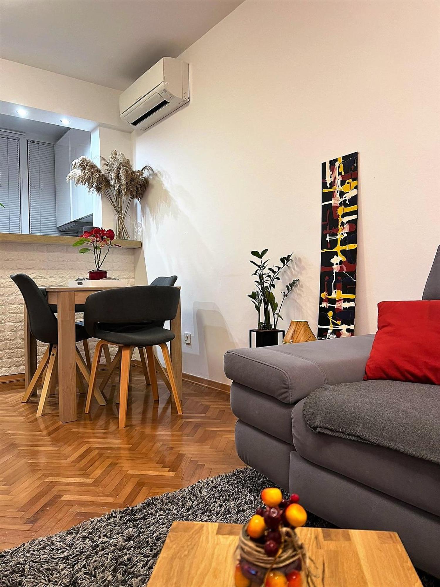 Mm Split Apartment - 5 Min By Car To The Beach & City Center - Free Public Parking Bagian luar foto